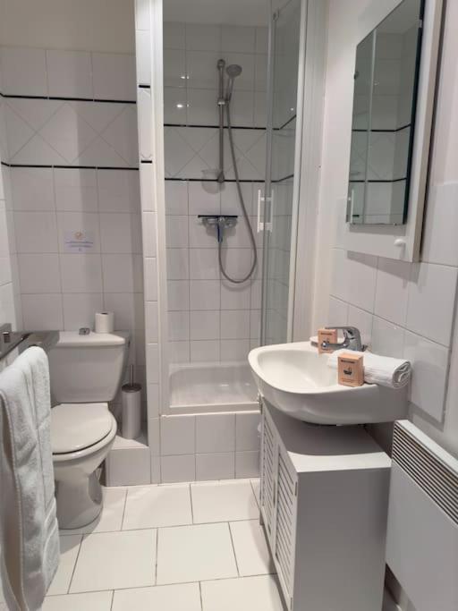 Azura Yourhosthelper * Trouville-sur-Mer
